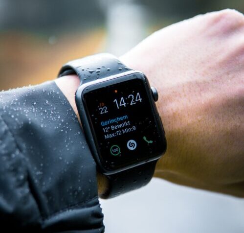 Read more about the article Apple Watch 11 vs. Galaxy Watch: Your 2025 Smartwatch Guide